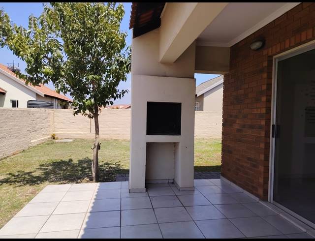 3 BEDROOM TOWNHOUSE FOR SALE IN WATERKLOOF AH